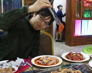 A tourist with Korean BBQ at a Pyongyang restaurant - Pyongyang Guide