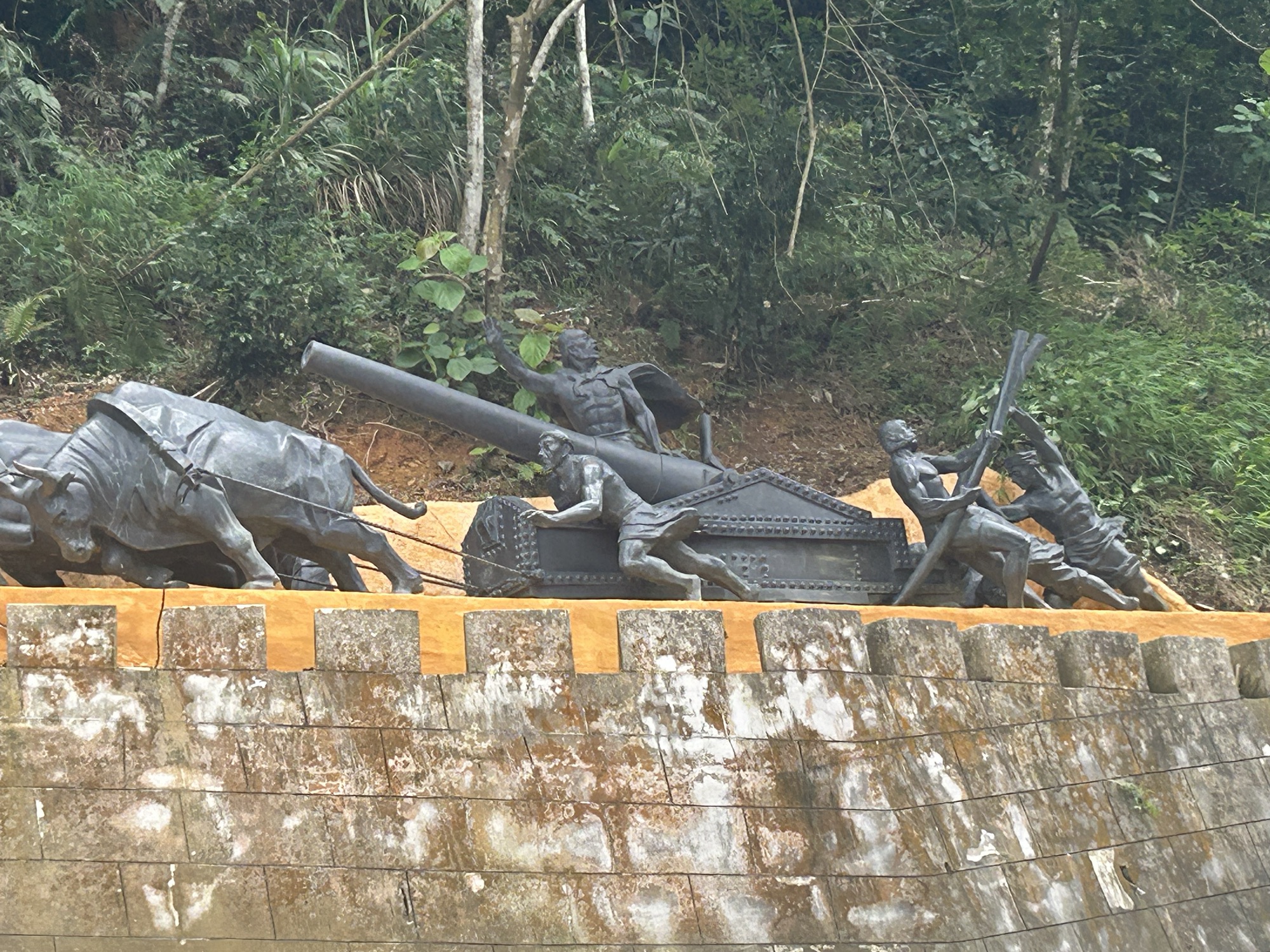 Hanoi to Nanning overland